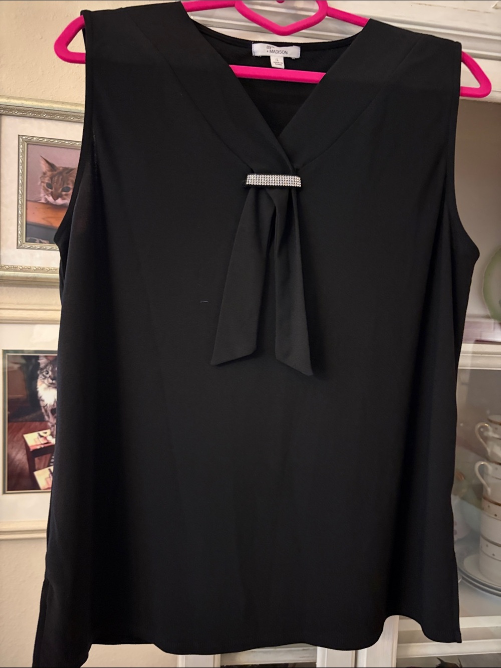 89th and Madison Rhinestone tie sleeveless black top.size Large simply elegant